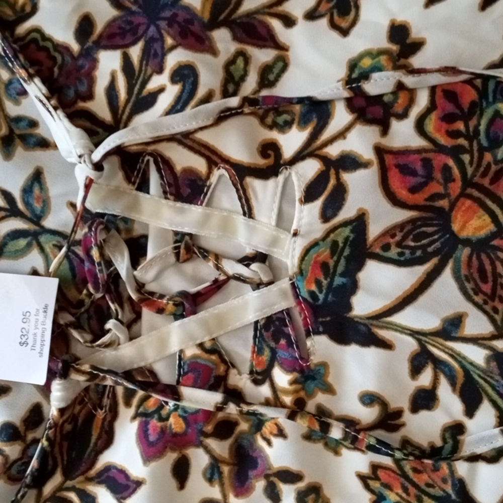 Eyeshadow New Brew Anemone flutter sleeve top - Picture 4 of 5